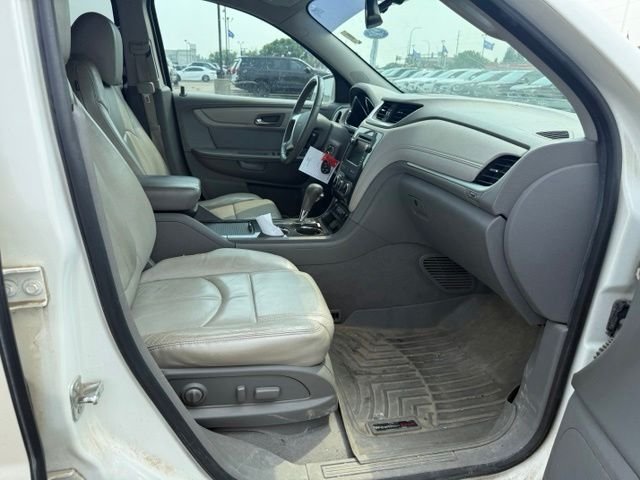Used 2015 White Chevrolet 2LT image 11