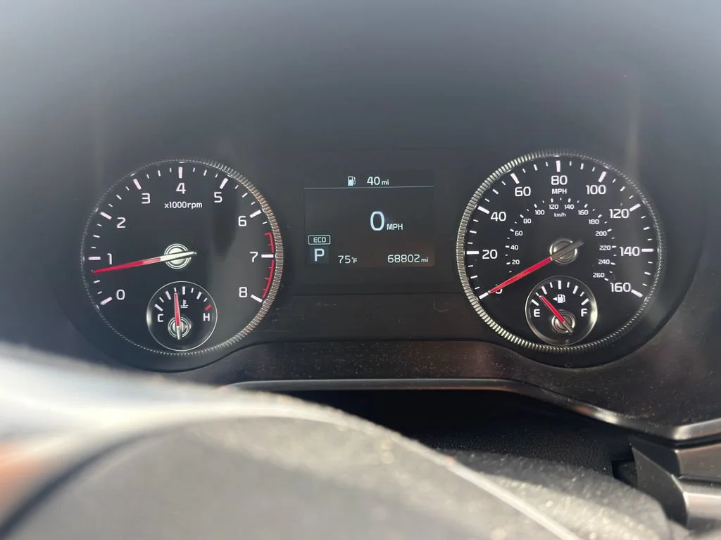 Used 2021  Kia S image 2