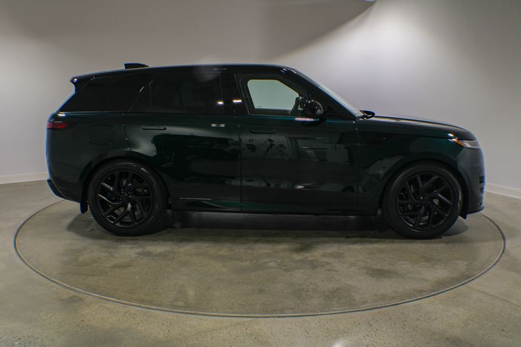New 2026 British Racing Green Land Rover Dynamic SE image 7