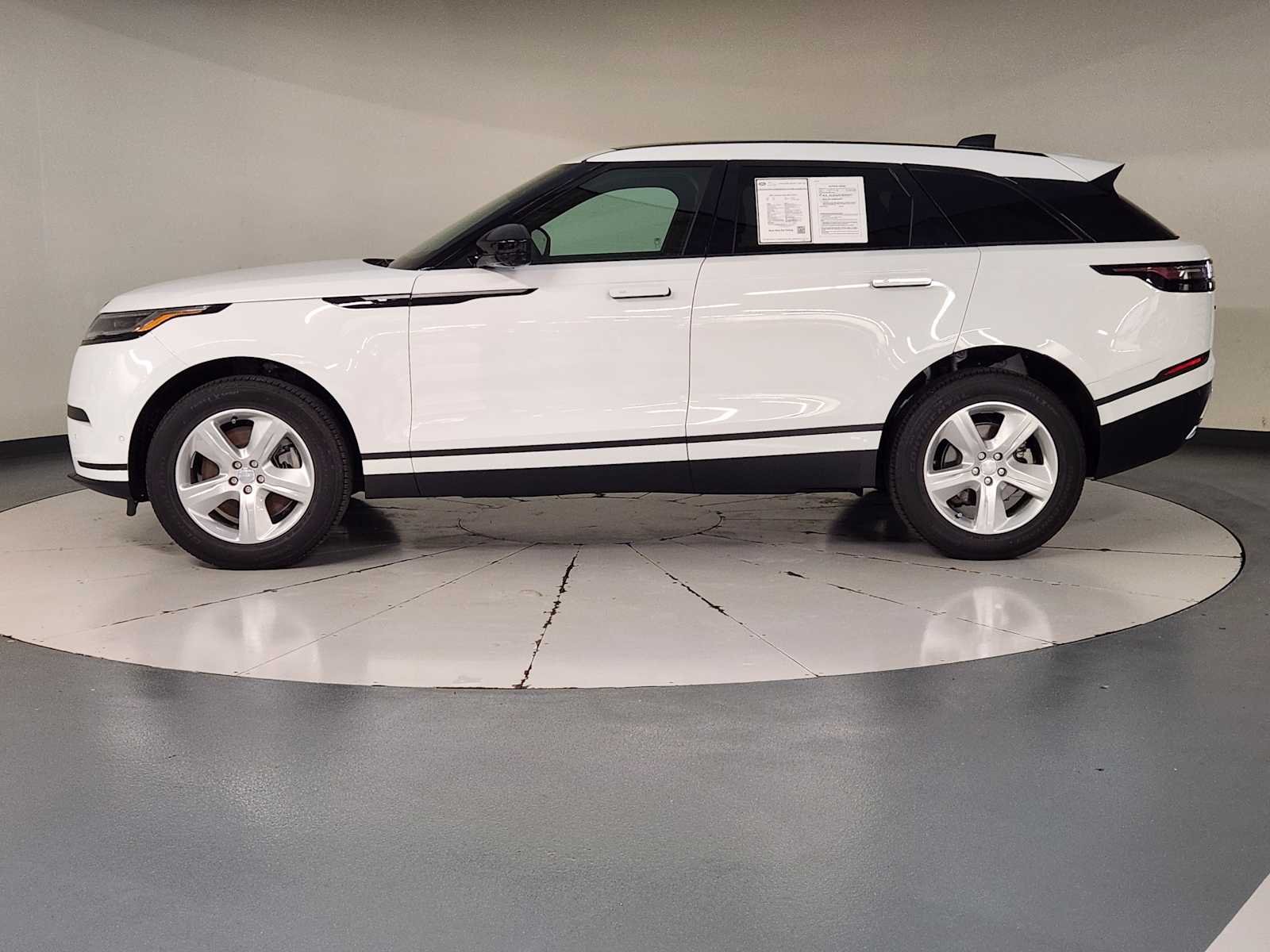 Used 2026 Fuji White Land Rover S image 5