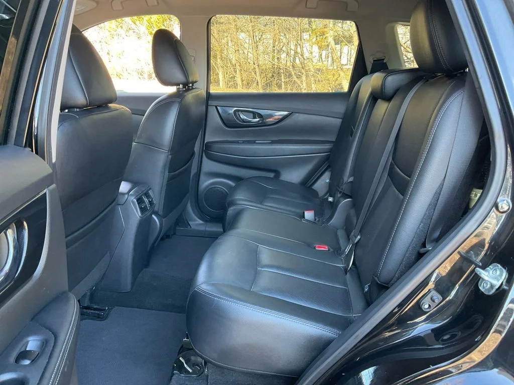 Used 2020 Black Nissan SL image 26