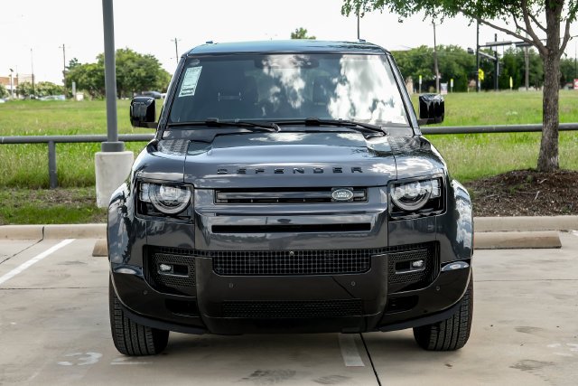 2025 Land Rover Defender 5