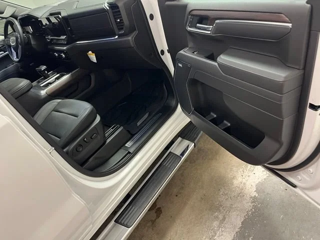 Used 2025 Summit White GMC SLT image 20