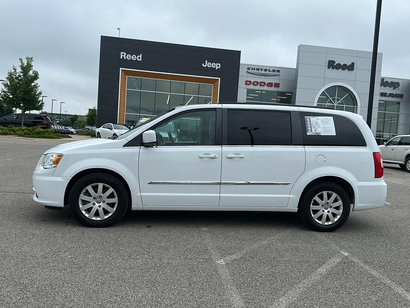 Used 2014 Chrysler Town & Country Touring with VIN 2C4RC1BGXER330014 for sale in Kansas City