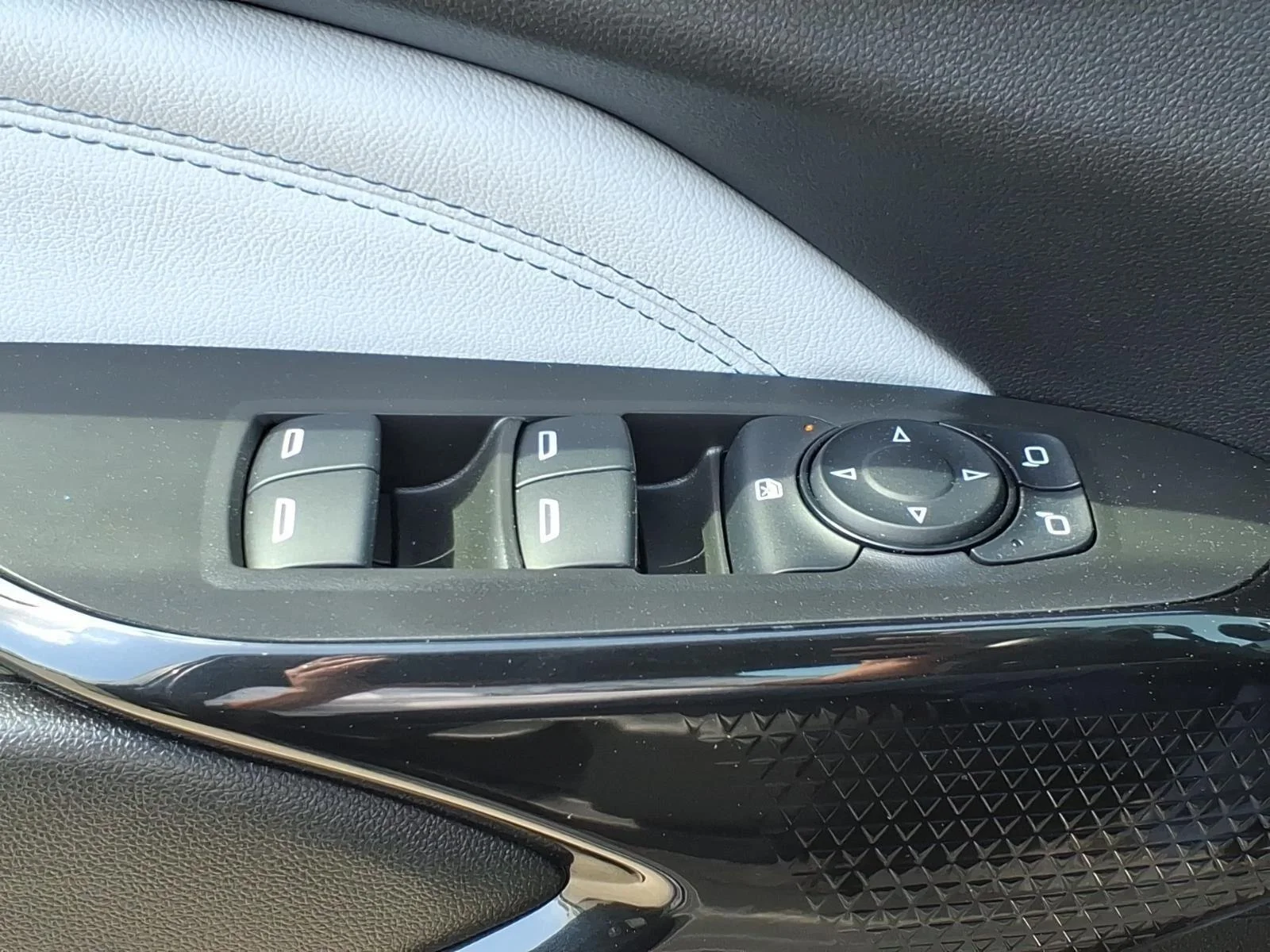 Used 2025 Mosaic Black Metallic Chevrolet LT image 11