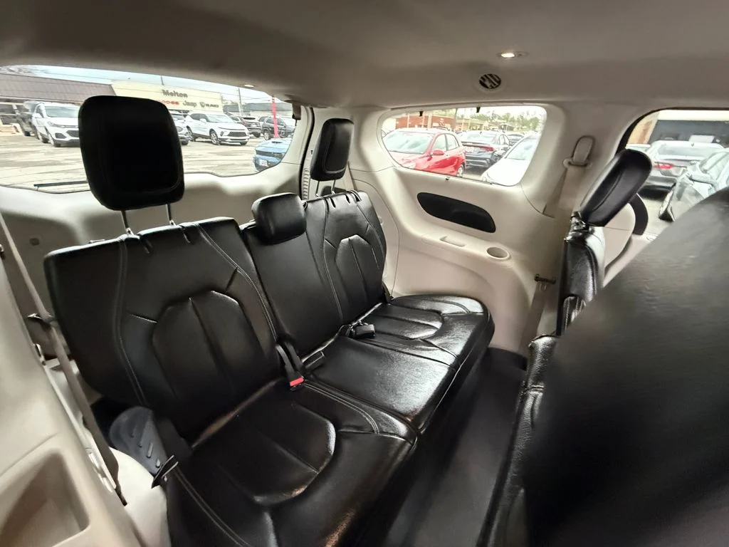 Used 2022 Black Chrysler Touring L image 21