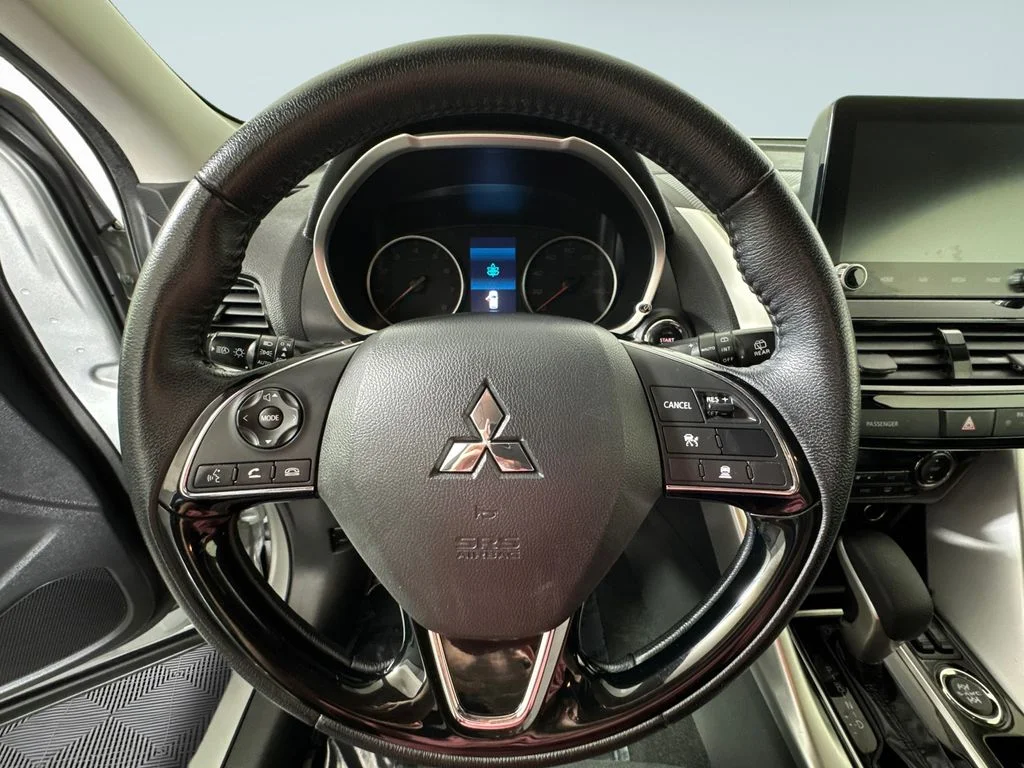 Used 2024 Silver Mitsubishi SE image 27