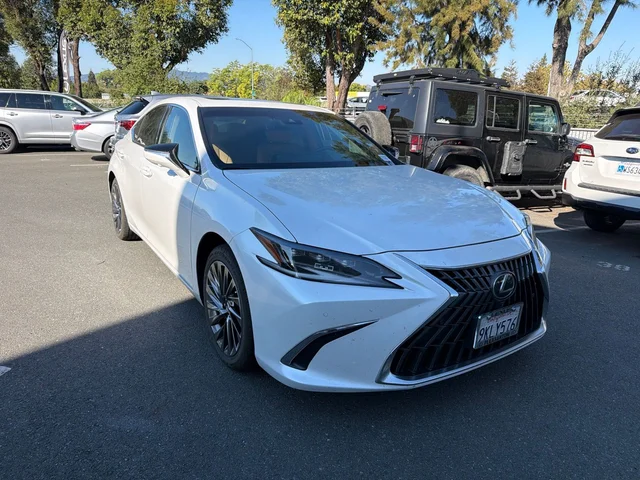 2024 Lexus ES 300h Luxury