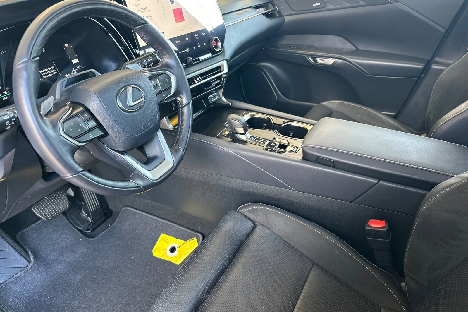 2025 Lexus RX PHEV 450h+ - Photo 7