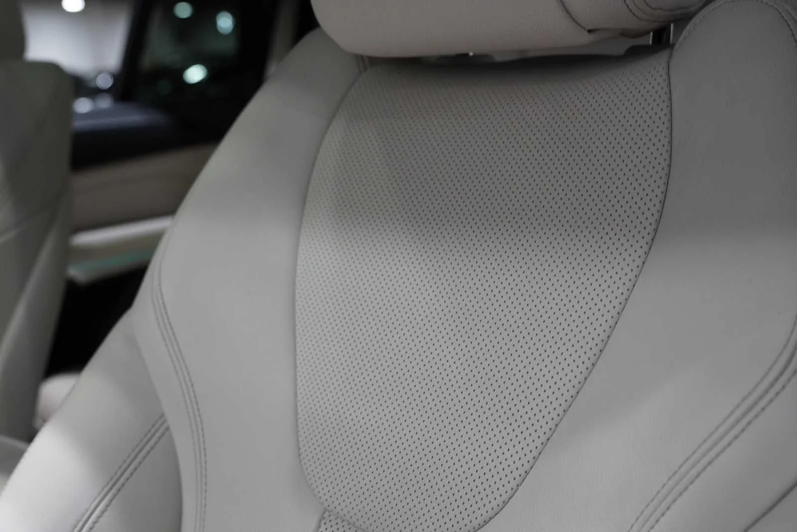 Used 2021 Alpine White BMW sDrive40i image 12