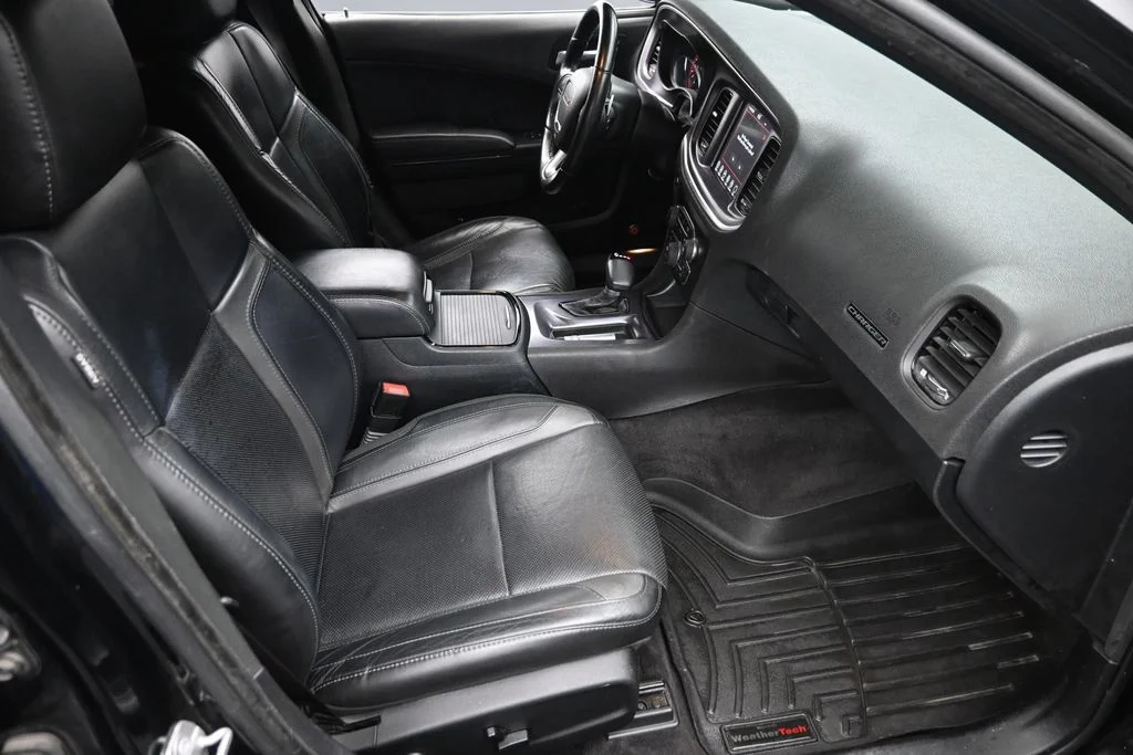 Used 2017 Black Dodge SXT image 9