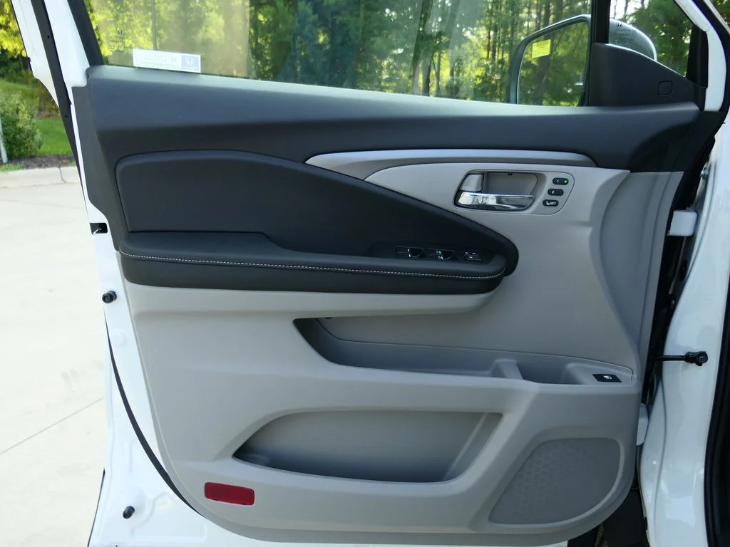 New 2026 Platinum White Pearl Honda RTL image 14
