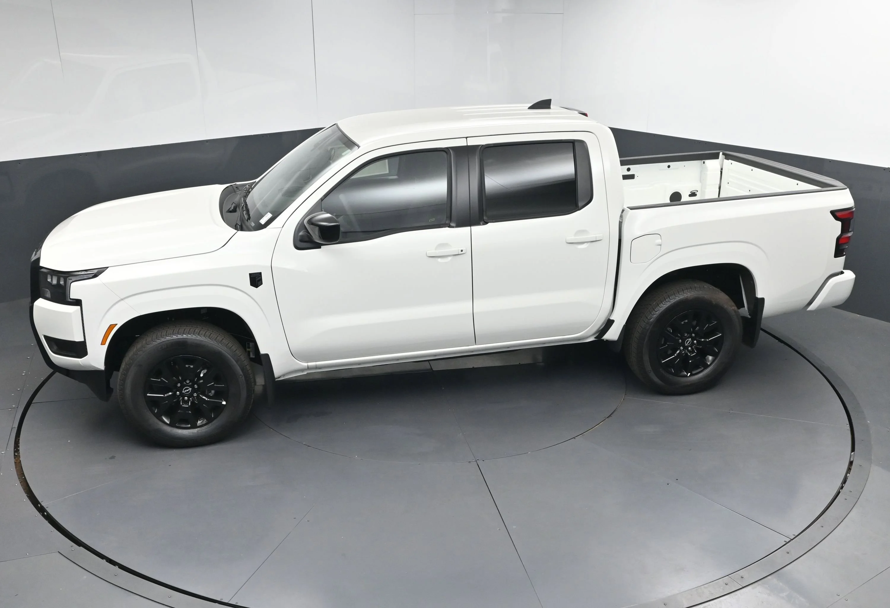 New 2026 Glacier White Nissan Crew Cab SV image 36