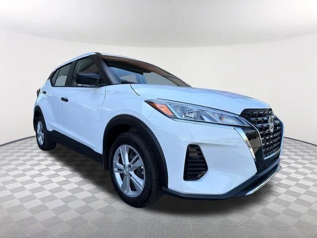 Used 2025 White Nissan S image 3