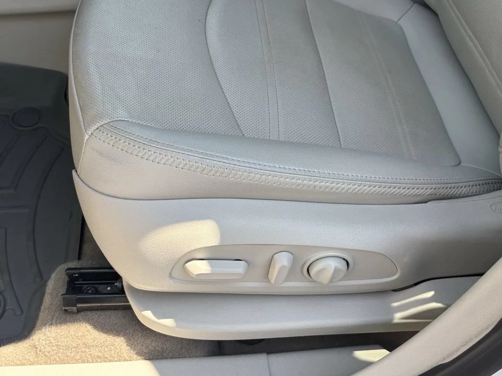 Used 2023 WHITE FROST TRICOAT GMC Denali image 17