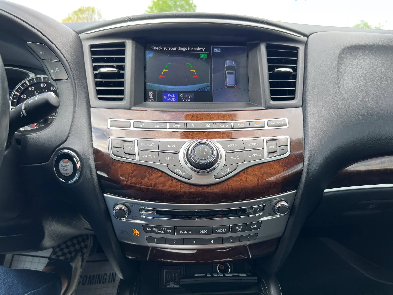 Used 2020 White INFINITI LUXE image 11