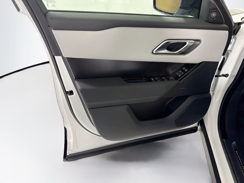 Used 2026 Fuji White Land Rover P250 Base image 24