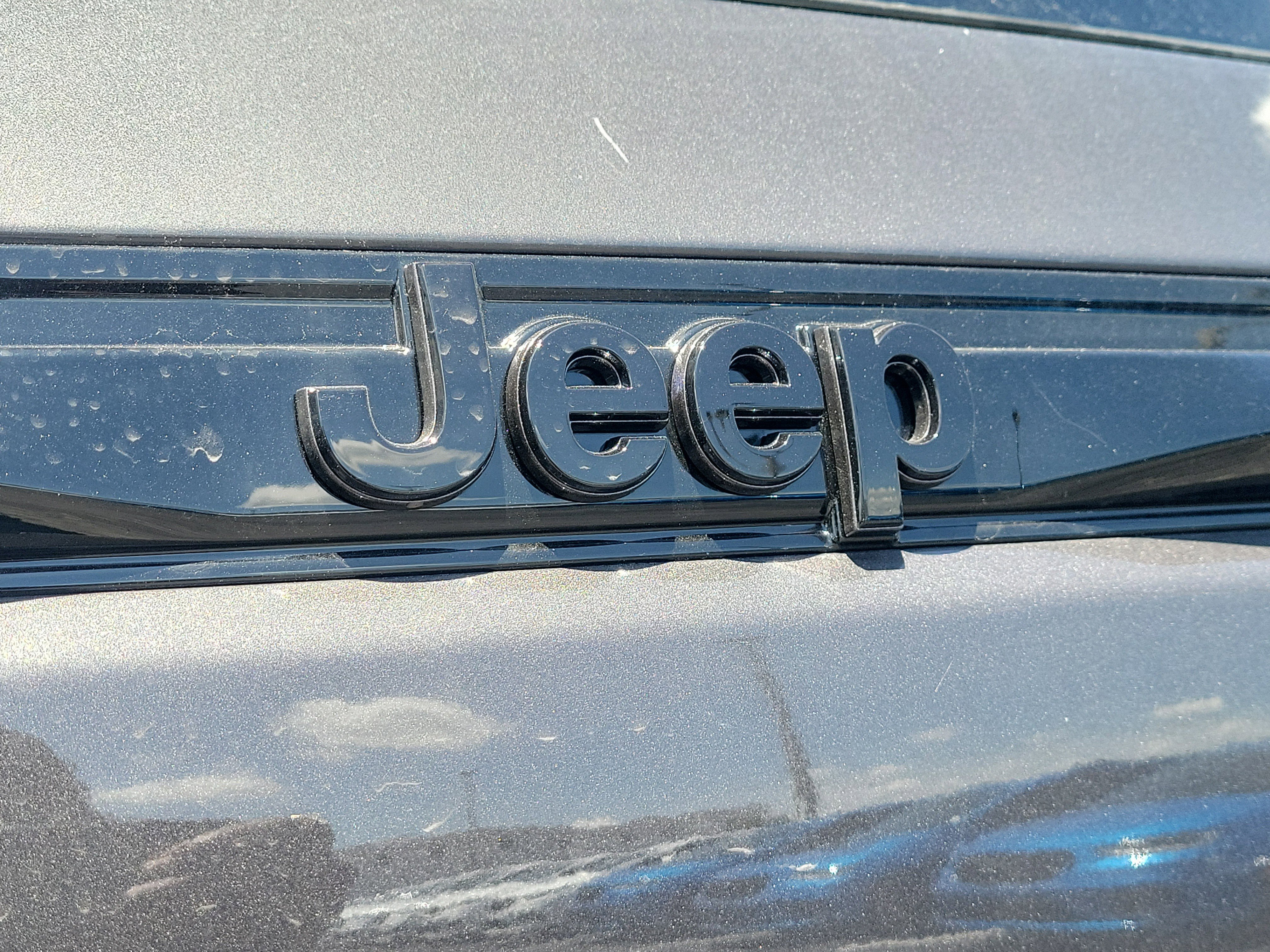 New 2026 Baltic Gray Metallic Clear-Coat Exterior Paint Jeep Altitude image 5