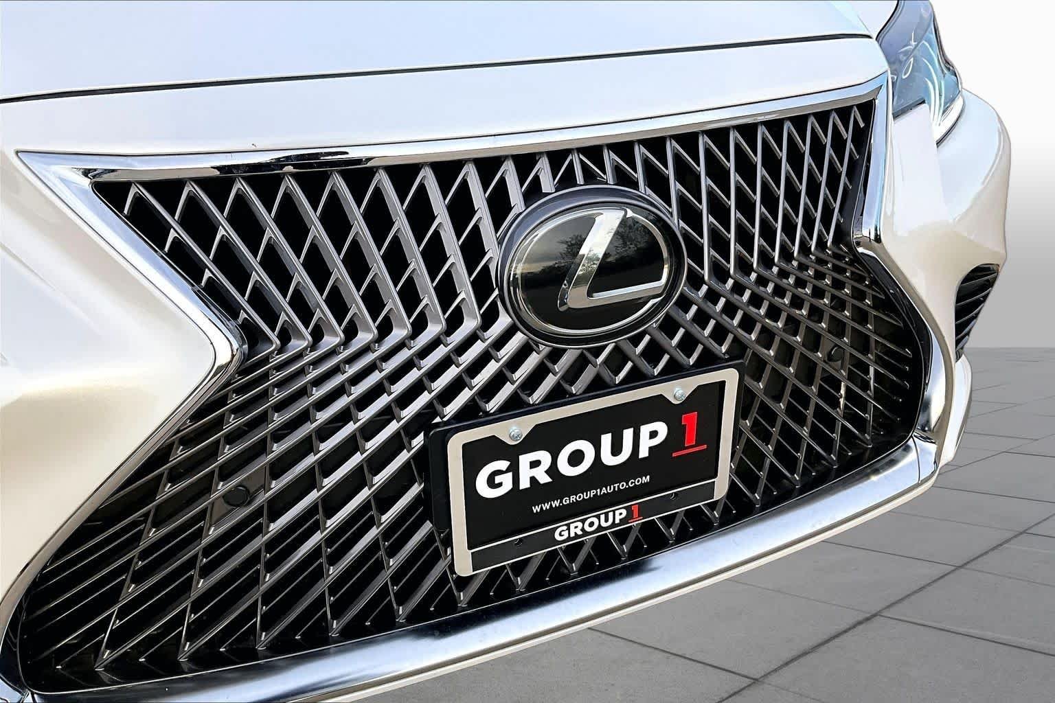 Used 2020 Eminent White Pearl Lexus  image 29
