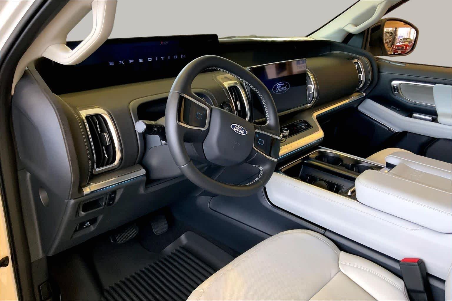 New 2027 Star White Metallic Tri-Coat Ford MAX Platinum image 5