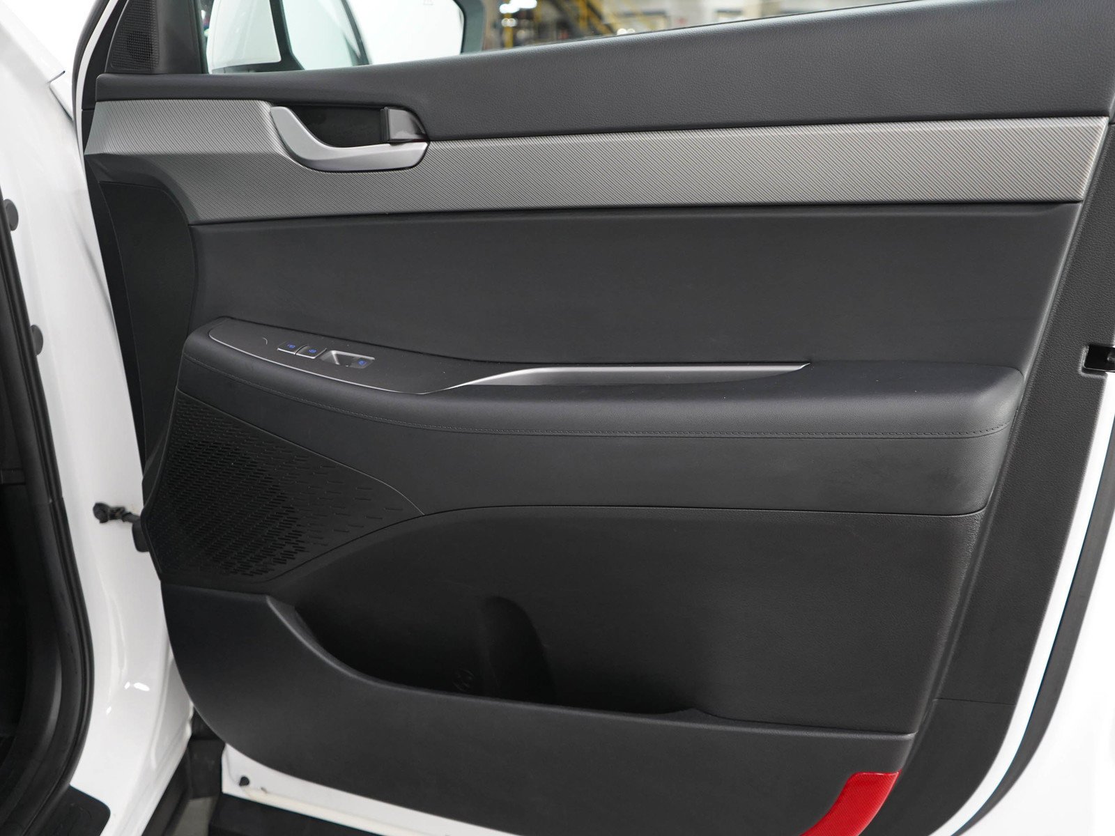 Used 2025 Hyper White Hyundai SEL AWD image 9