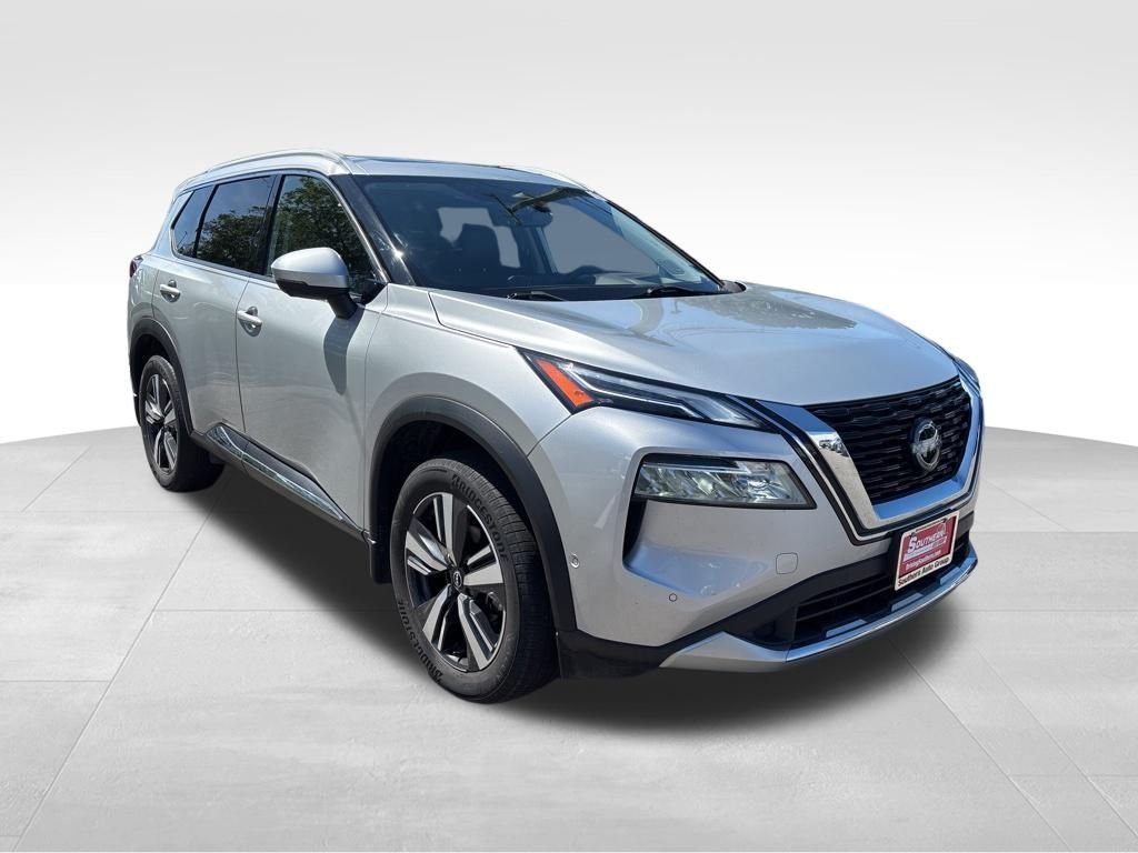 Used 2023 Silver Nissan Platinum image 10