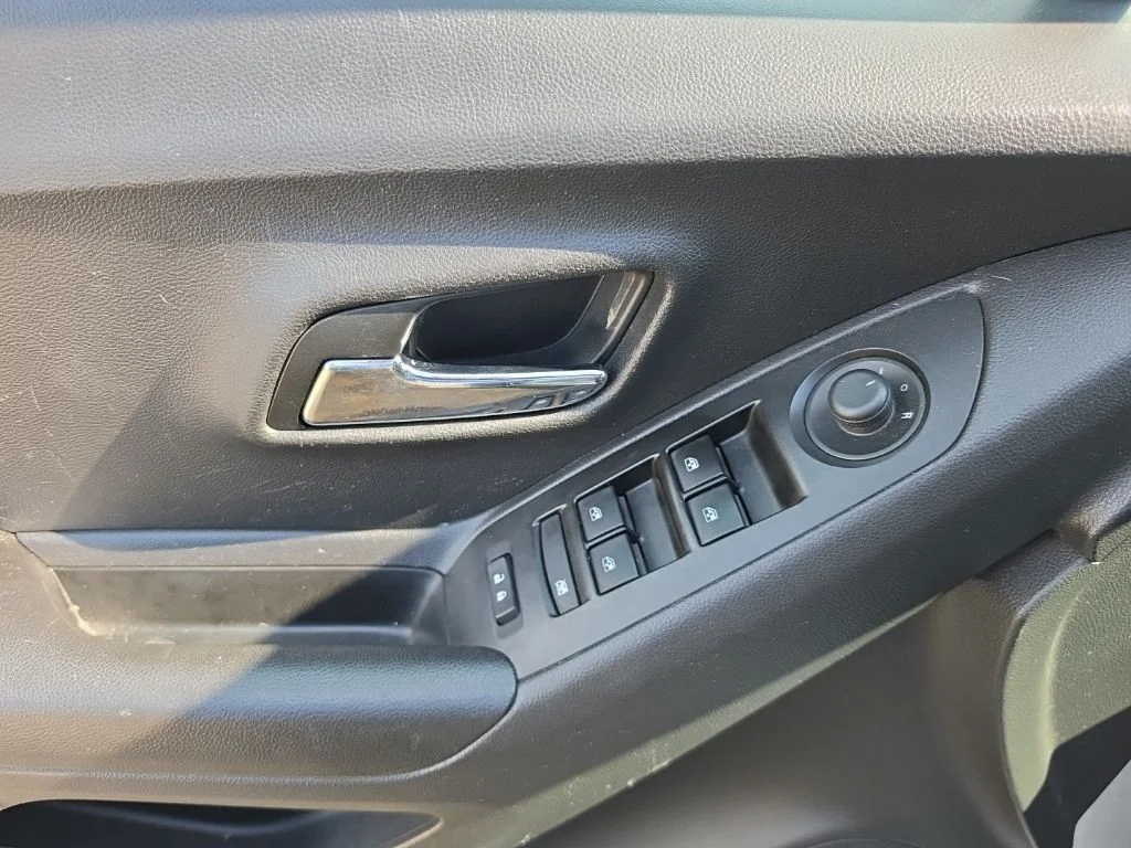 Used 2021 Silver Chevrolet LT image 17