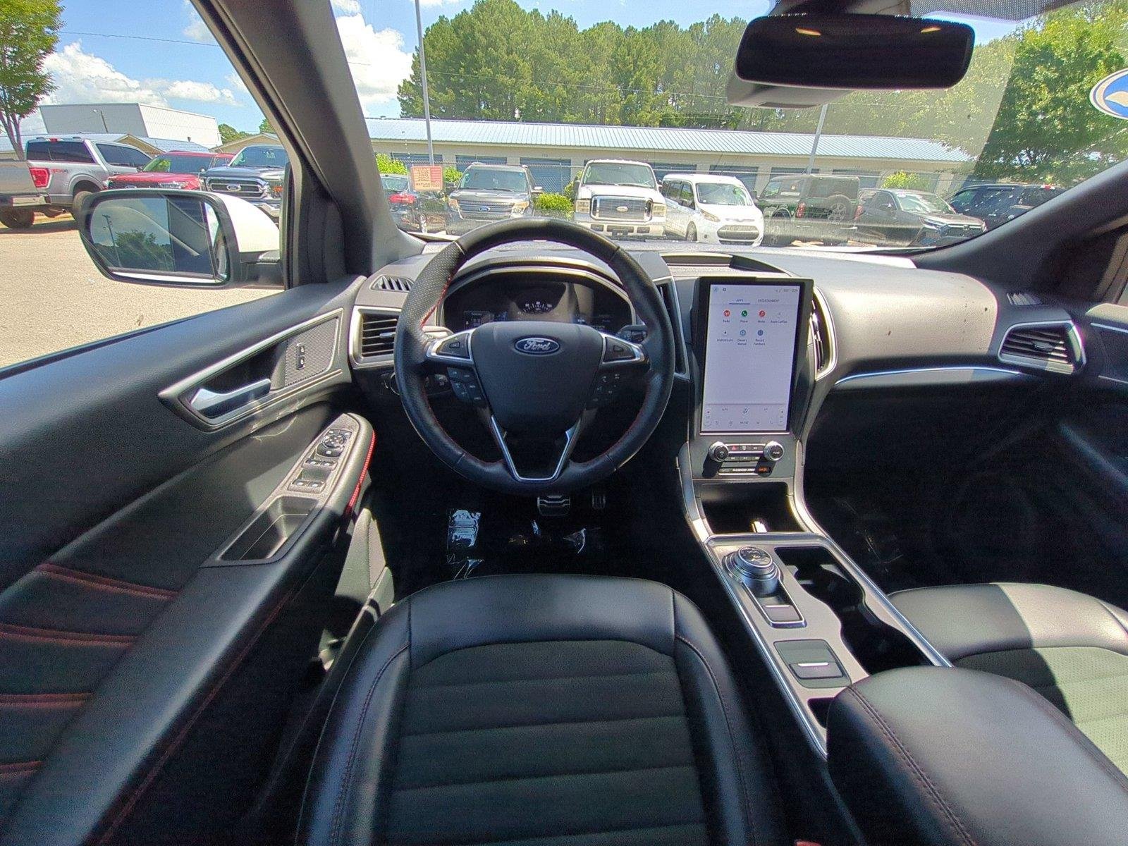 Used 2022 Star White Metallic Tri-Coat Ford ST-Line image 34