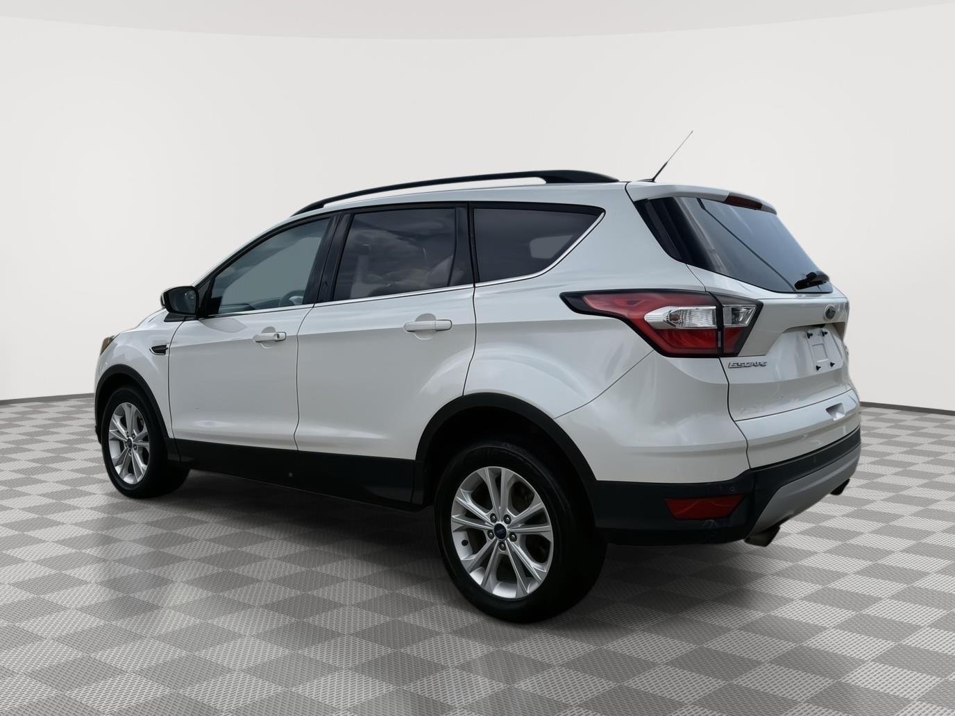 Used 2017 White Platinum Metallic Tri-Coat Ford SE image 4