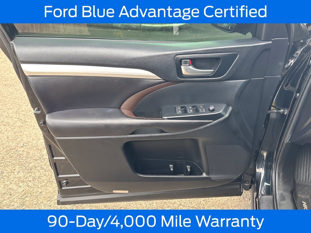Used 2019 Black Toyota XLE image 12