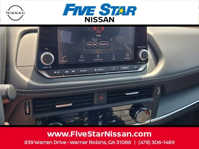 Used 2021 Gray Nissan S image 18