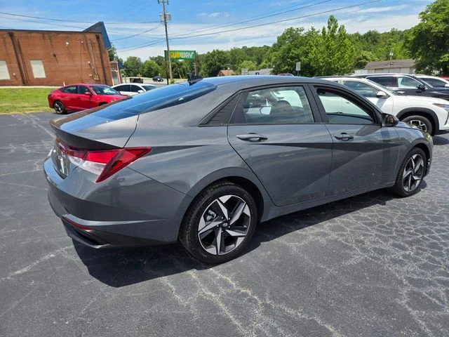 Used 2023 Gray Hyundai SEL image 8