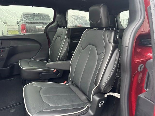 New 2026 Red Hot Pearl-Coat Exterior Paint Chrysler Limited image 30
