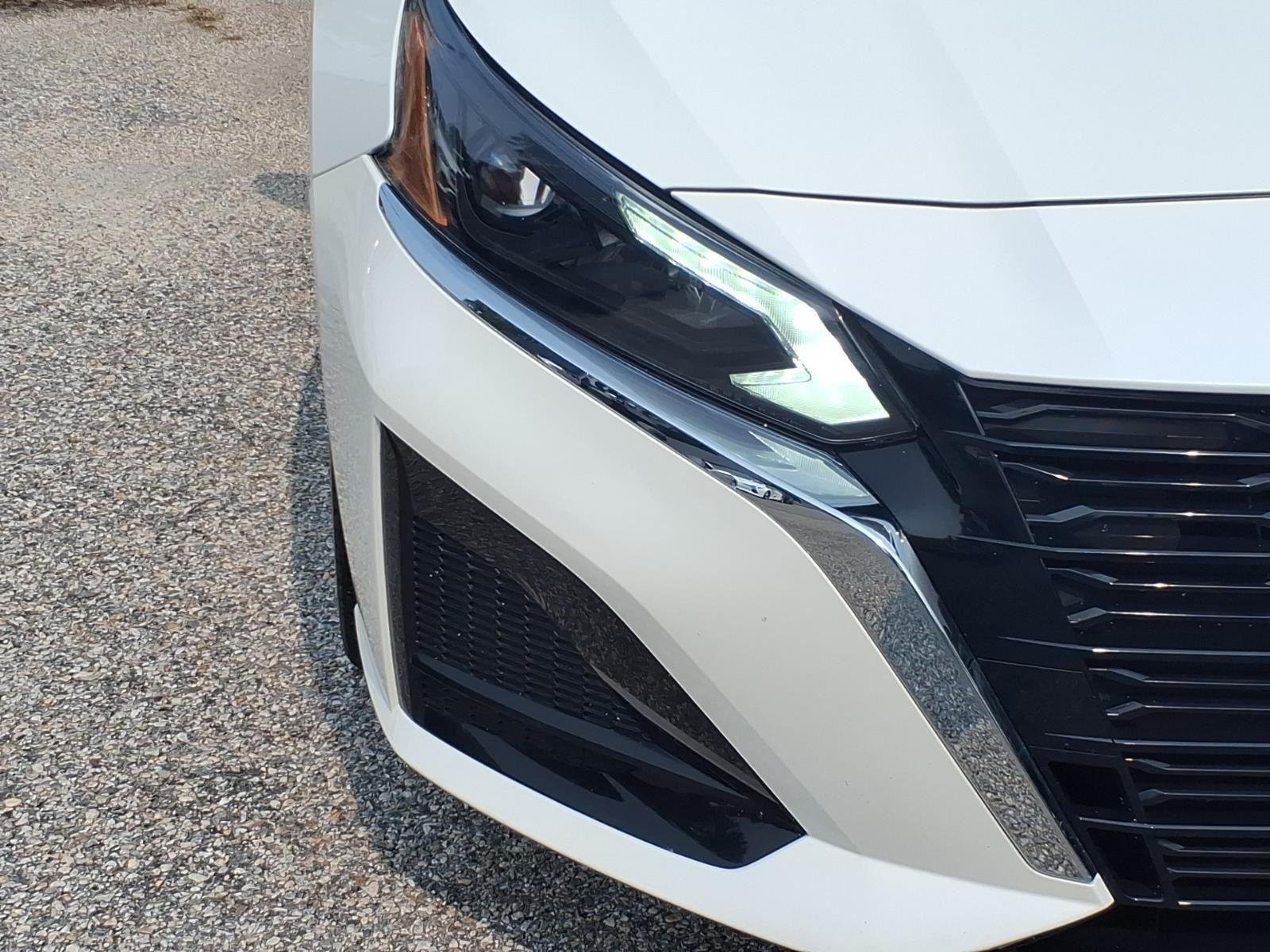 Used 2023 Pearl White Tricoat Nissan 2.5 SL image 6