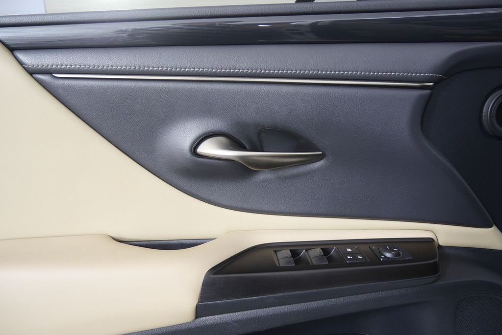 Used 2019 White Pearl Lexus 350 image 8