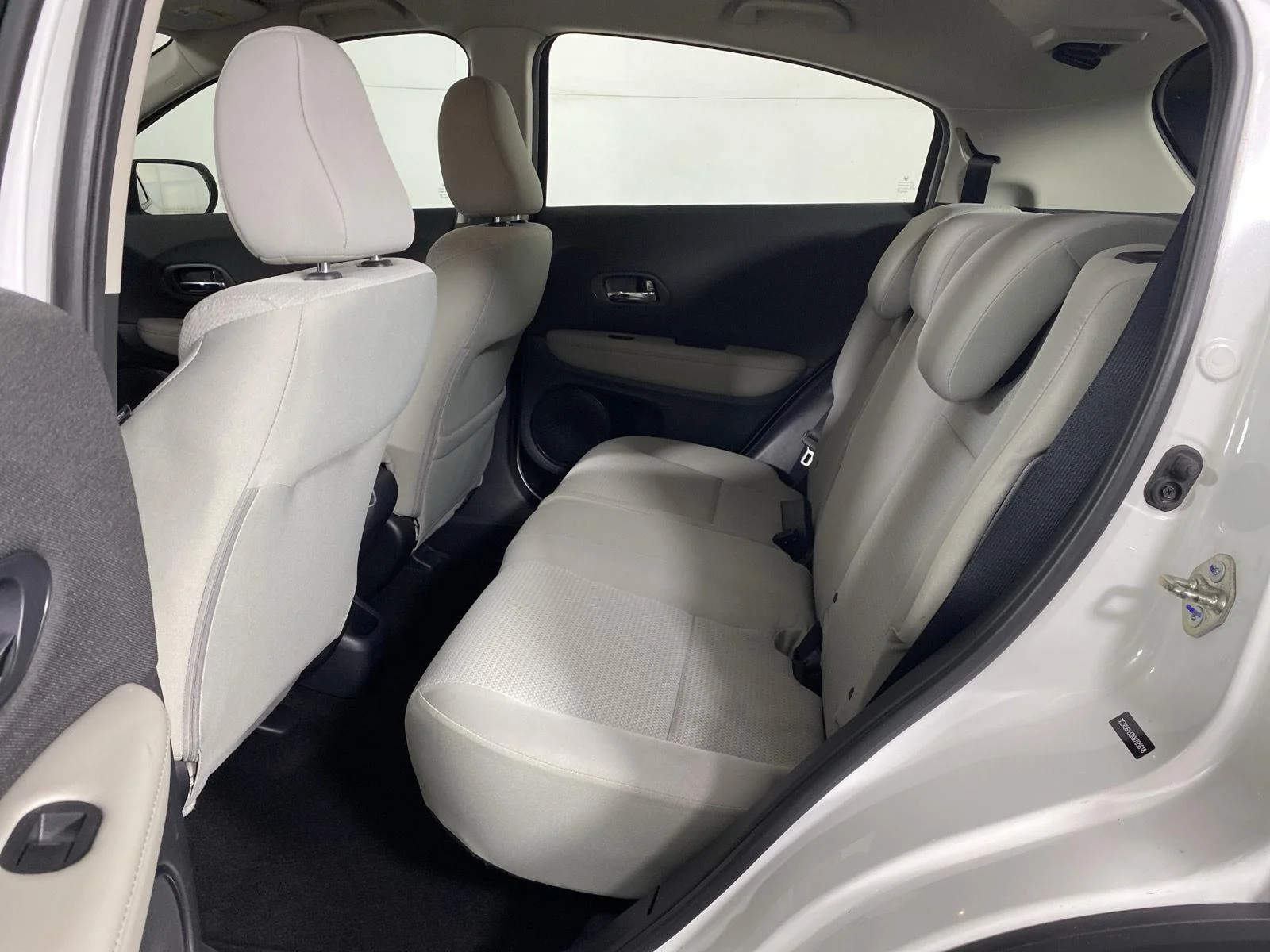 Used 2019 Platinum White Pearl Honda LX image 25