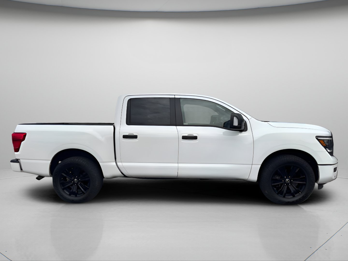 Used 2023 Glacier White Nissan SV image 4
