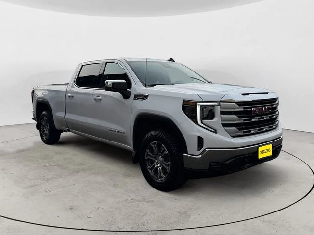Used 2024 White GMC SLE image 7