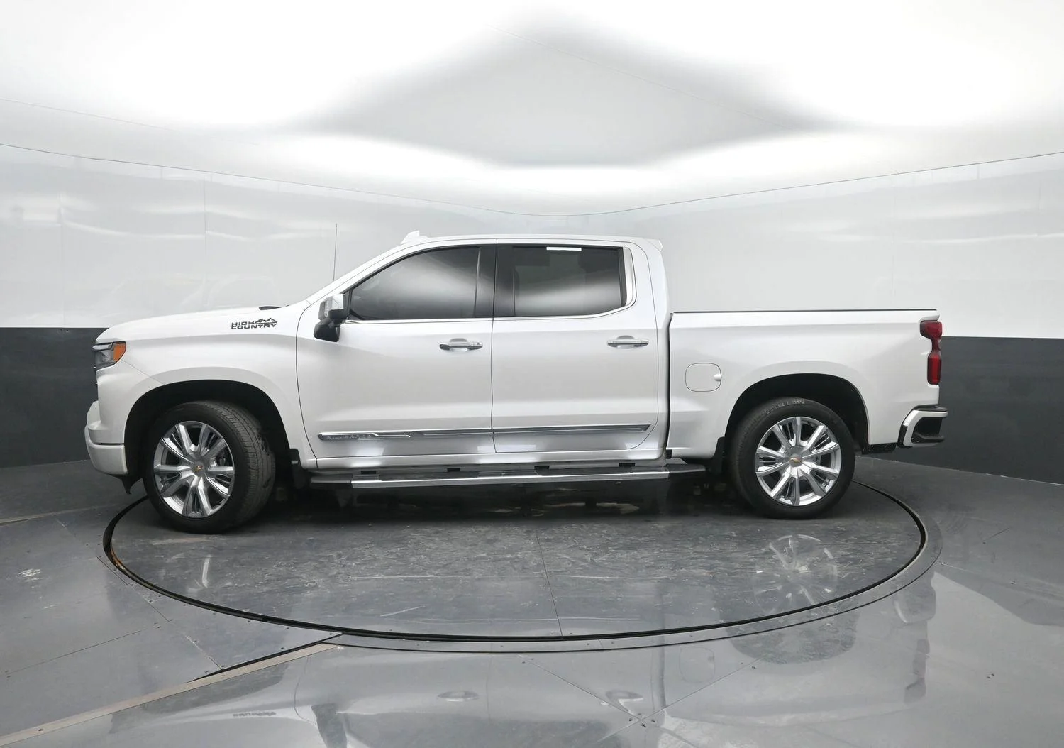 Used 2023 Iridescent Pearl Tricoat Chevrolet High Country image 1