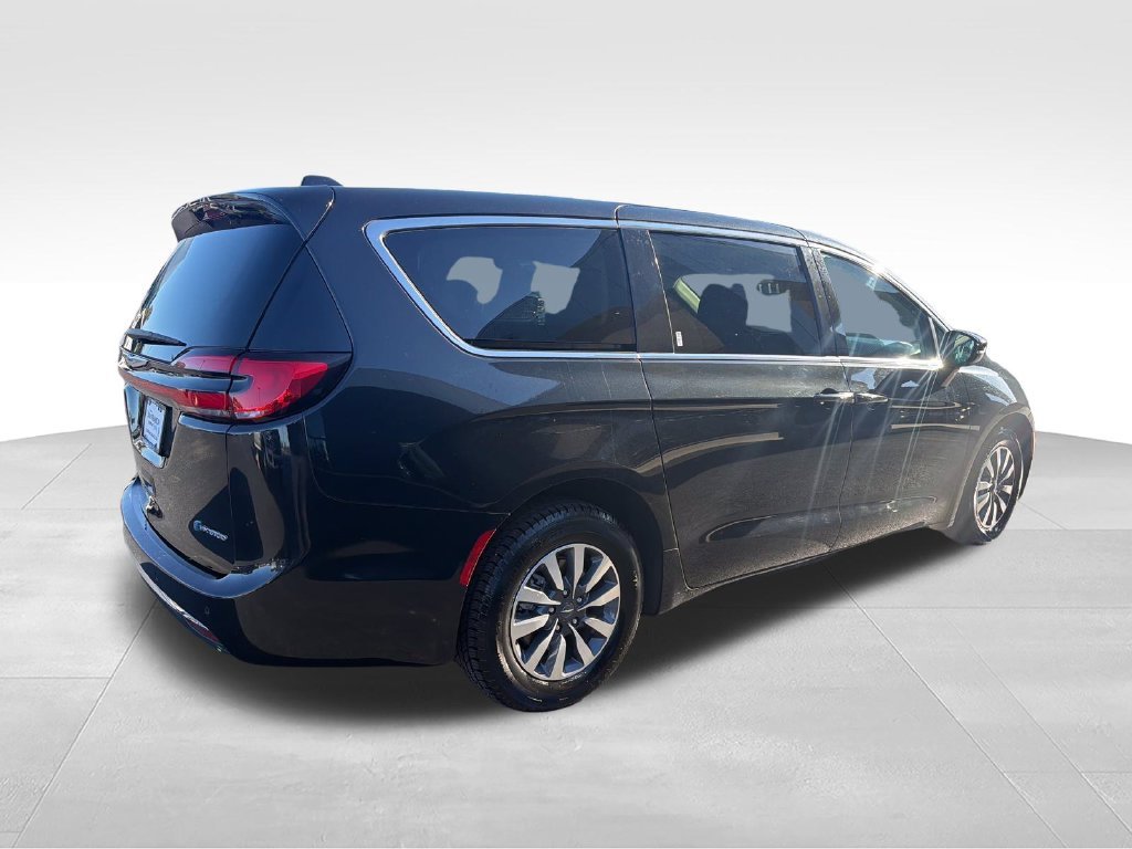 Used 2023 Black Chrysler Touring L image 5