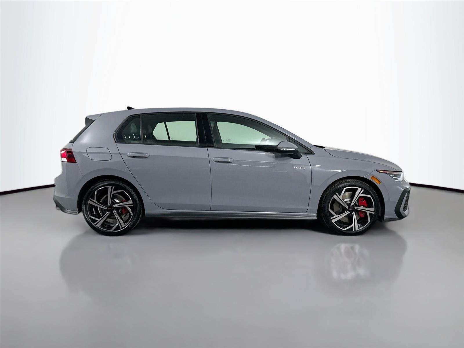 New 2026 Moonstone Gray Volkswagen SE image 4
