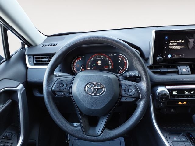 2025 Toyota RAV4 XLE - Photo 12
