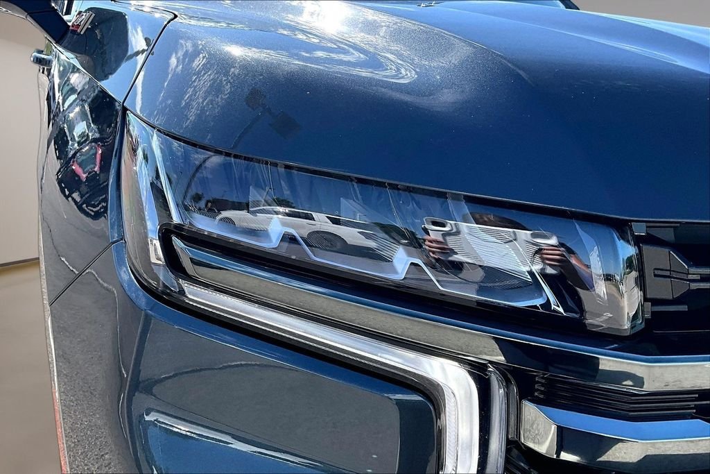 Used 2021 Gray Chevrolet Z71 image 32