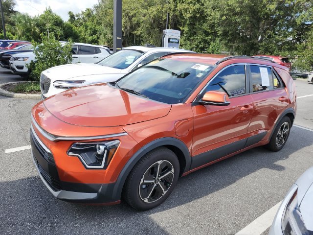 Used 2023 Red Kia EX image 9