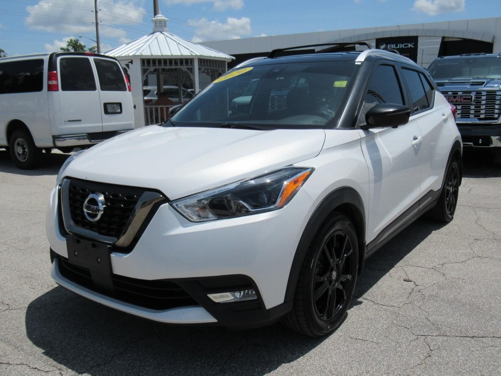 Used 2020 White Nissan SR image 3