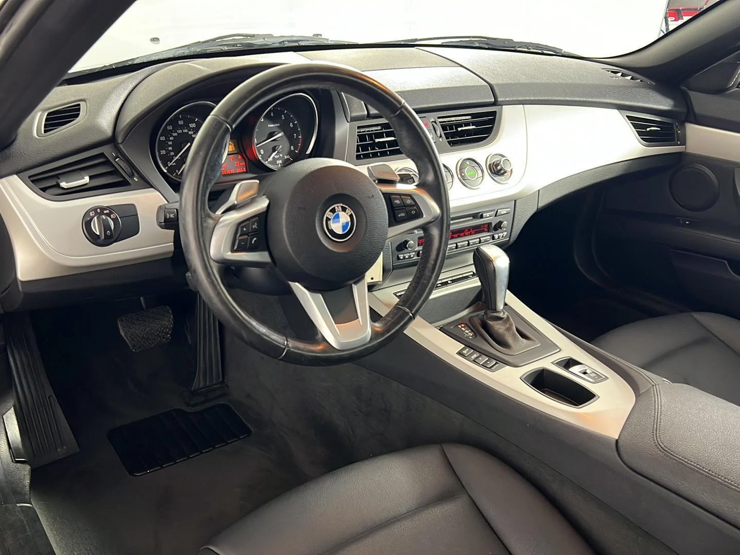 Used 2009 Titanium Silver Metallic BMW sDrive30i image 2