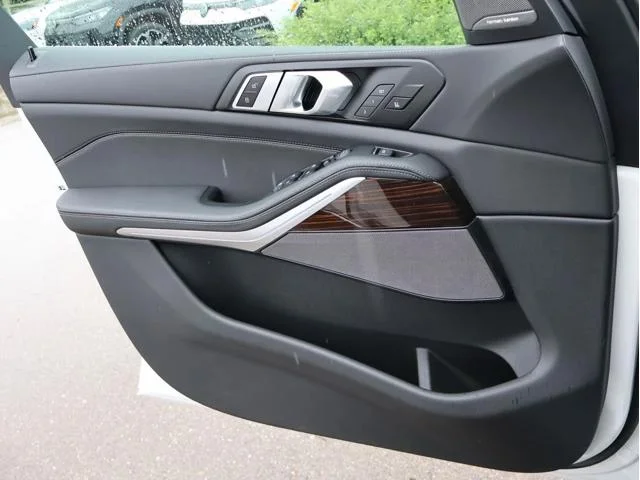 New 2026 Mineral White Metallic BMW xDrive40i image 38