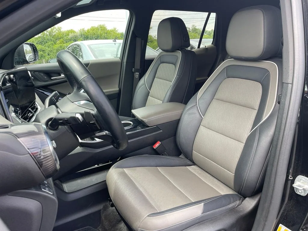 Used 2025 Mosaic Black Metallic Chevrolet LT image 8