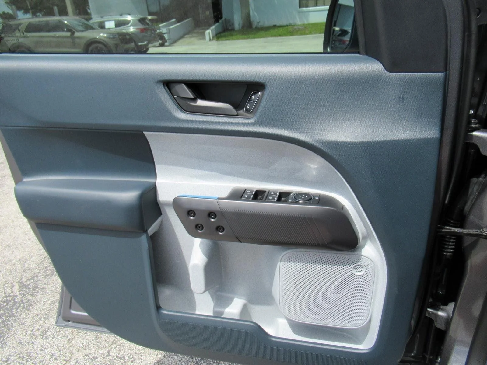 New 2026 Carbonized Gray Metallic Ford XLT image 18