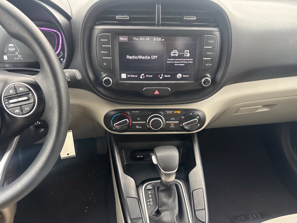 2025 Kia Soul  Hatchback Slide 9
